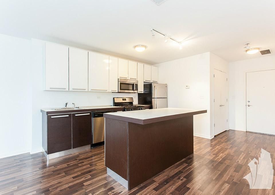 1st image of 1548 W Glenlake Ave #3D