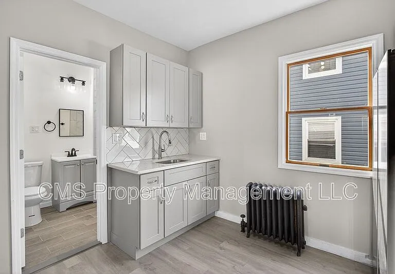 378 Grand St #1R — Photo 11