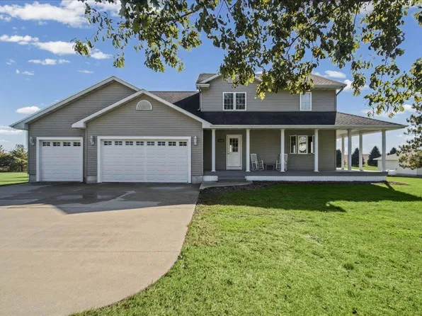 3741 Ranchero Rd, Cedar Falls, IA 50613