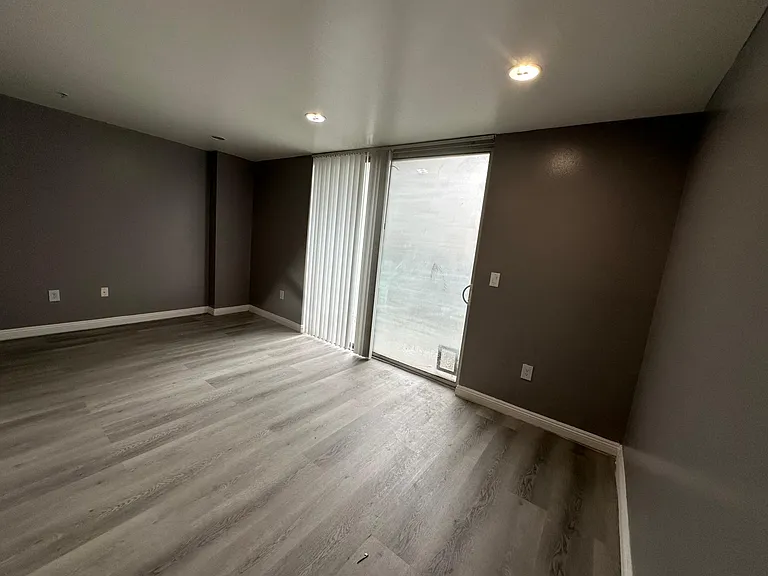 14554 Hartland St — Photo 16