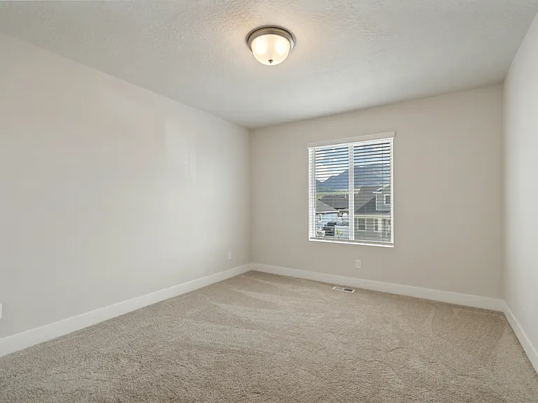 65 E 970 N — Photo 13