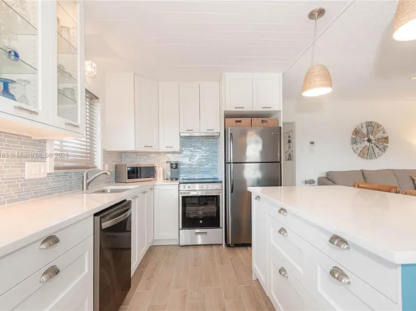 1050 SW 11th St #20L, Hallandale Beach, FL 33009