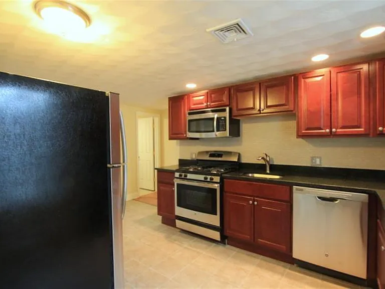 4 Douglass St #3 — Photo 11