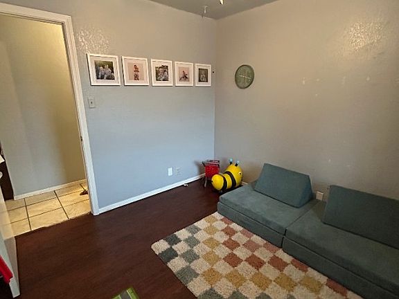 3rd image of 311 Redbud St