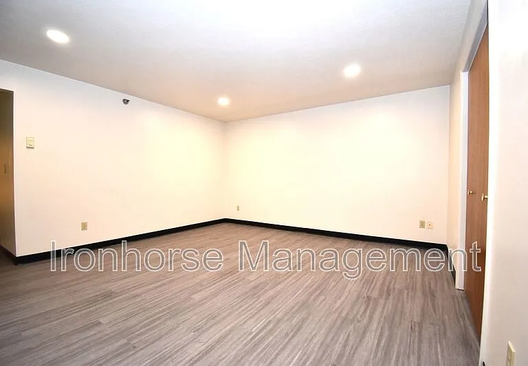 813 W Villard St #70 — Photo 2
