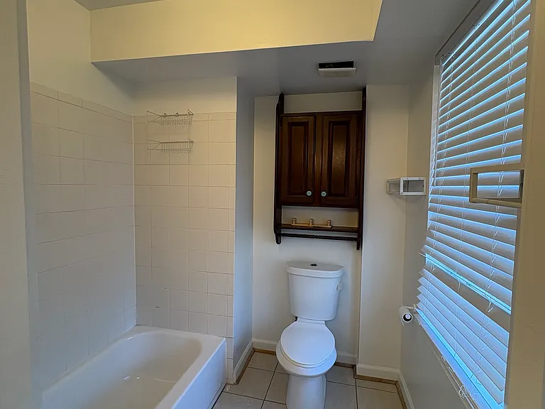 1012 W Pratt St — Photo 11
