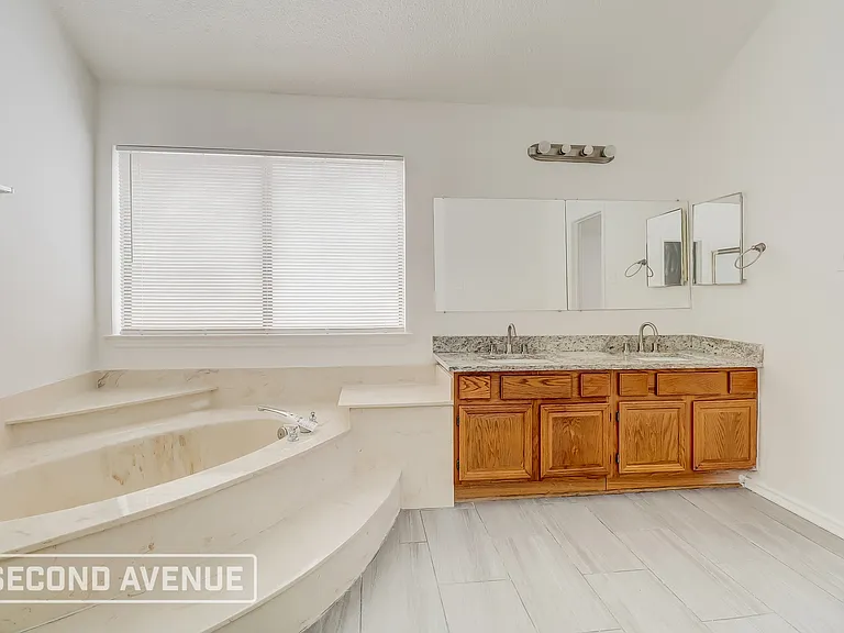 8802 Briarwood Dr — Photo 13
