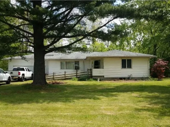 16 N Mitchell Rd, West Middlesex, PA 16159