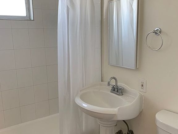 2nd image of 11020-28 Venice Blvd #2802