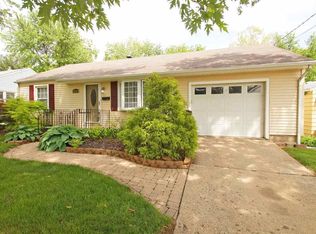 3526 N Twelve Oaks Dr, Peoria, IL 61604