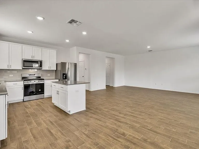 140 Banyon Dr — Photo 7
