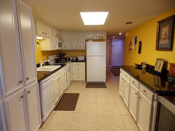 5th image of 4501 Laguna Dr #302