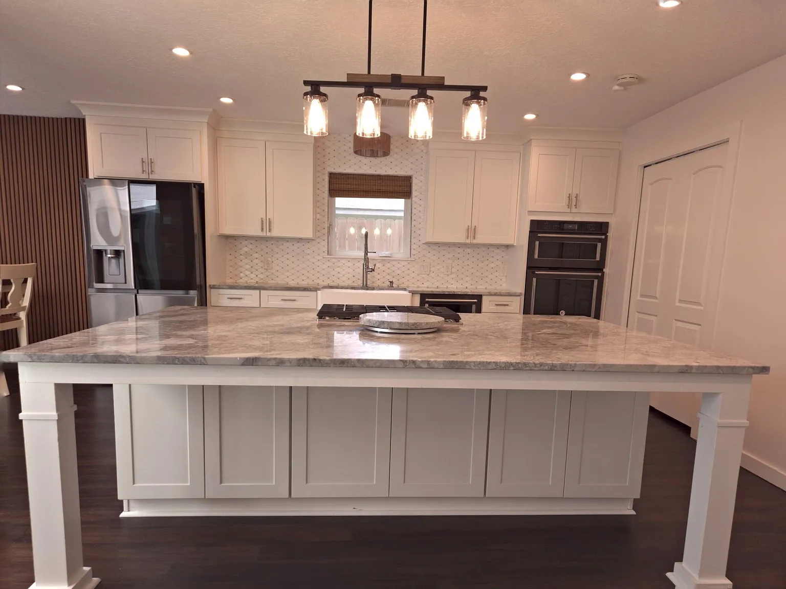 3 bed, 2.0 bath, 2064 sqft, $2,190 — Photo 4