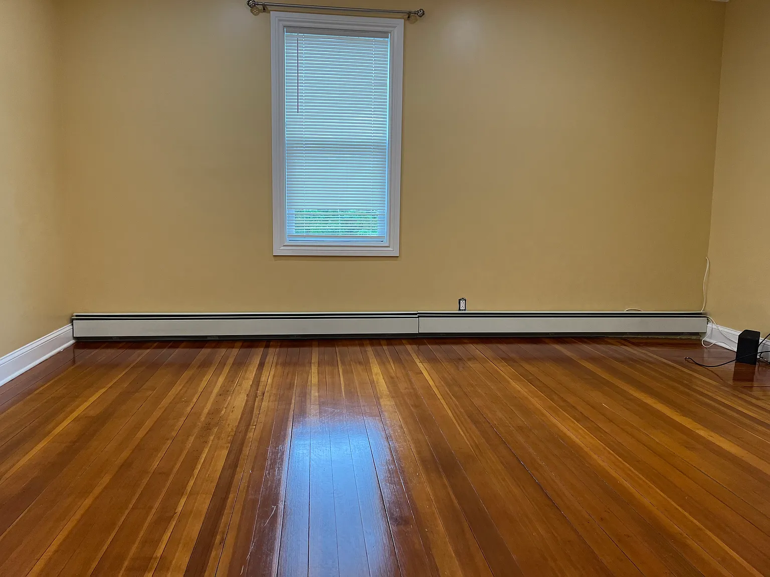 2 bed, 900 sqft, $2,200 — Photo 3