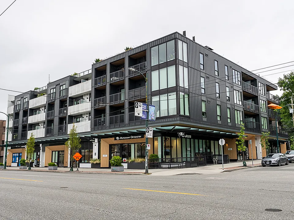 2520 Guelph St #215