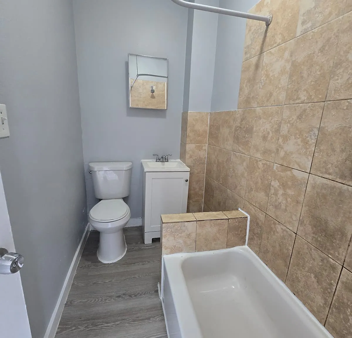 3 bed, $2,100 — Photo 3