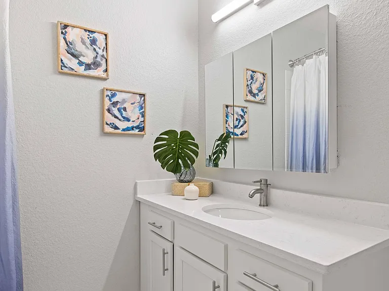 Elan Apartments — Photo 17