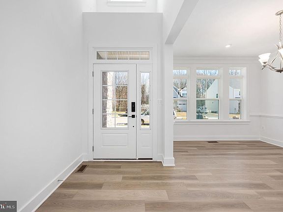 3rd image of 8757 Southern Oaks Pl