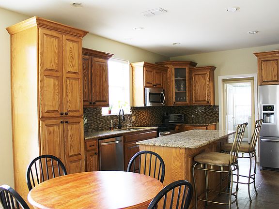 Island w/ Breakfast Bar