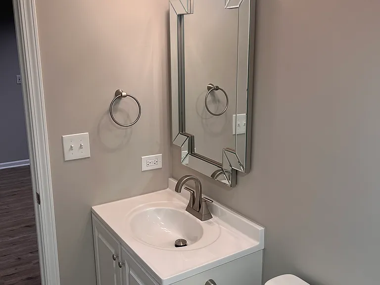 1204 Locust Dr — Photo 3