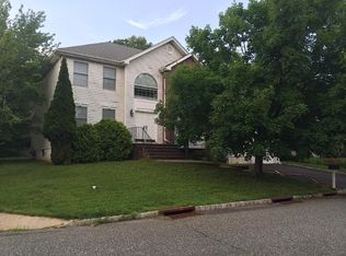 7 Cherry Tree Ln, Warren, NJ 07059