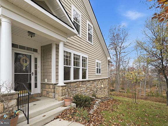3rd image of 108 Bunting Ct