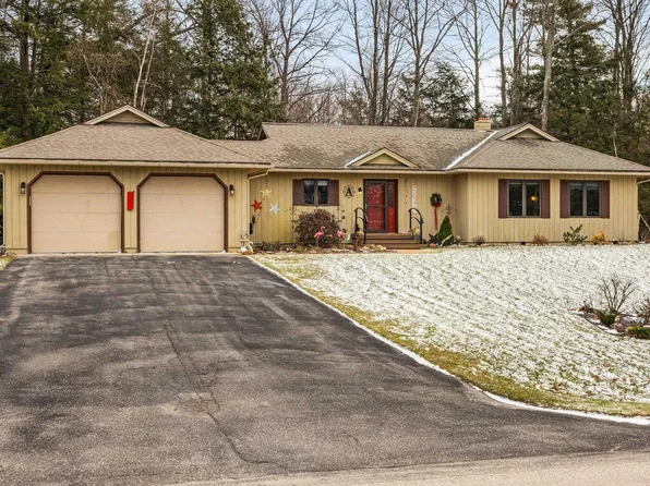 6831 E Harbor Dr, Elk Rapids, MI 49629