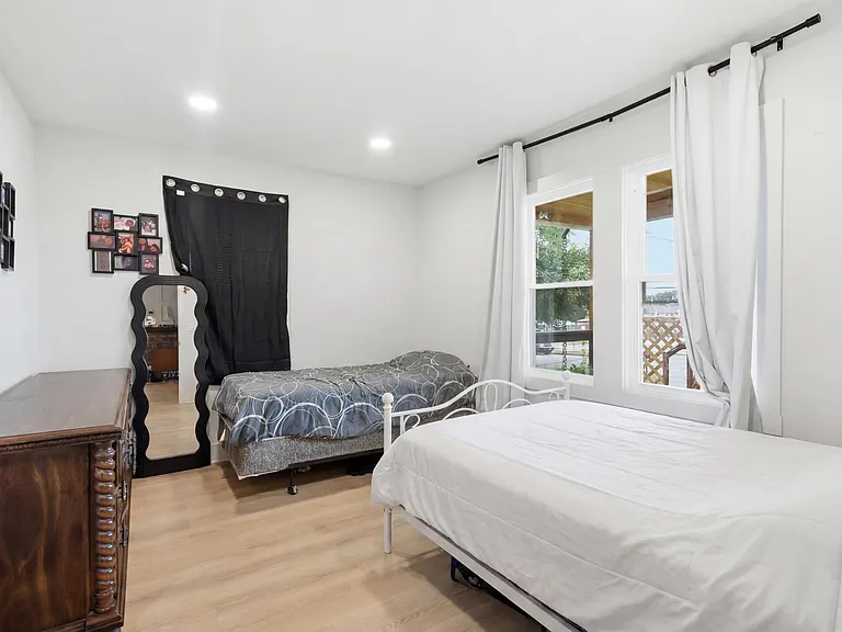 411 Edwin St #A — Photo 18