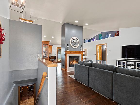 2nd image of 2500 Manitowoc Rd