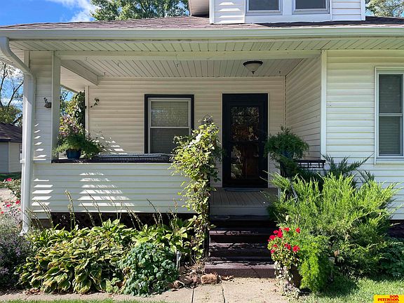 3rd image of 921 N Somers Ave