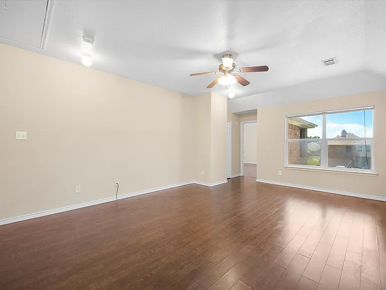 1100 Camelot Dr — Photo 22