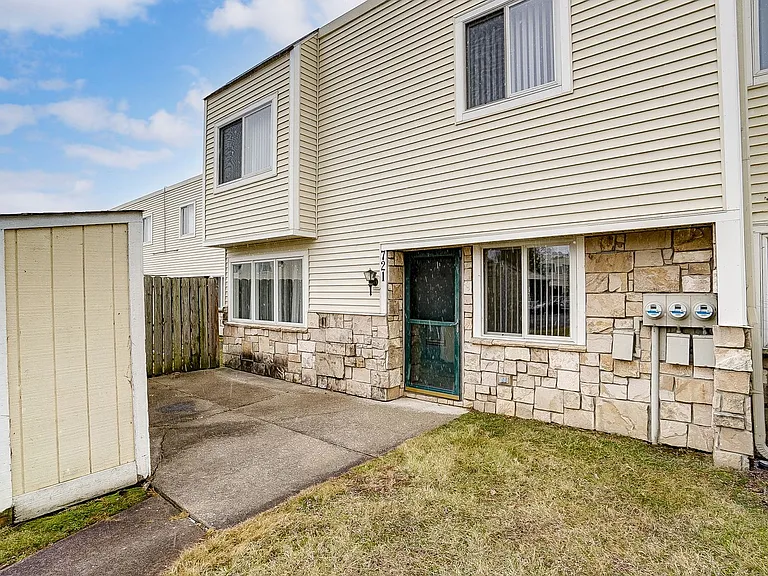 Candlelite Apartments — Photo 33