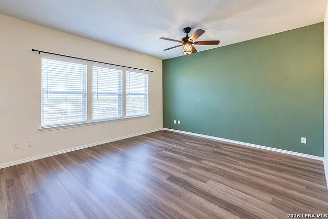 3 bed, 2.5 bath, 1935 sqft, $2,075 — Photo 4