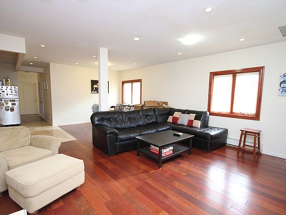 3rd image of 20-25 33rd St #2T