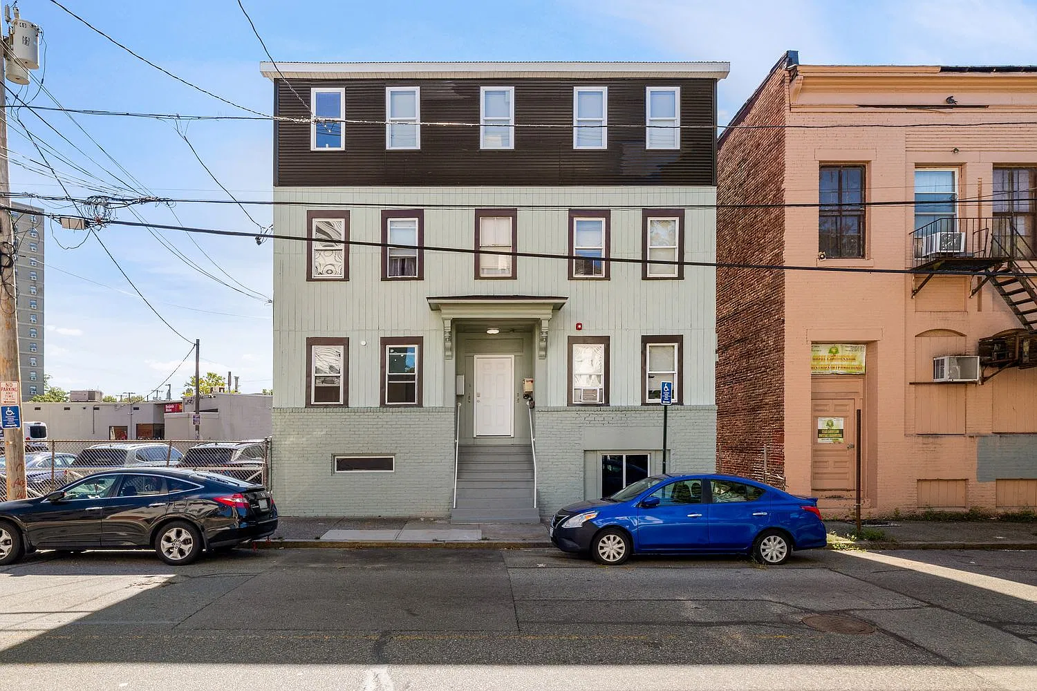 3 bed, $1,950 — Photo 1