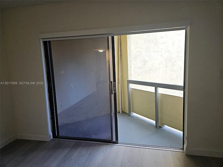 8290 Lake Dr #308 — Photo 14