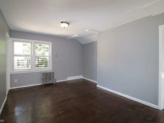 4th image of 68 Berkshire Pl