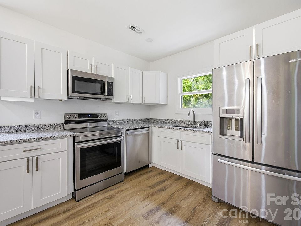 1st image of 304 Ashford St