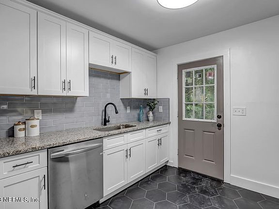 4th image of 3440 COMMONWEALTH Avenue