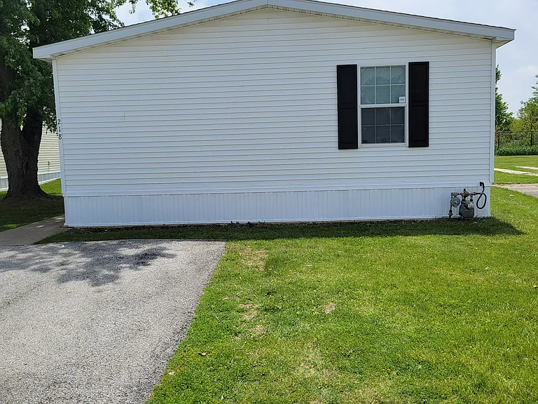 218 Park Ln — Photo 2