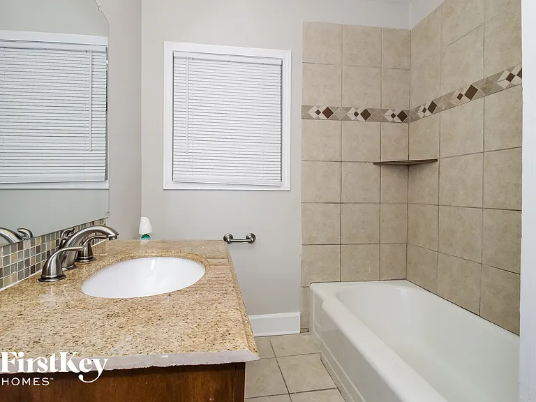 476 Rigby St — Photo 11