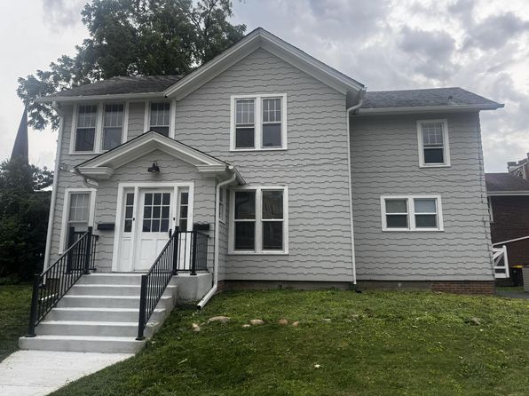 105 University St