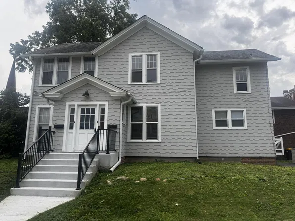 105 University St, Harvard, IL