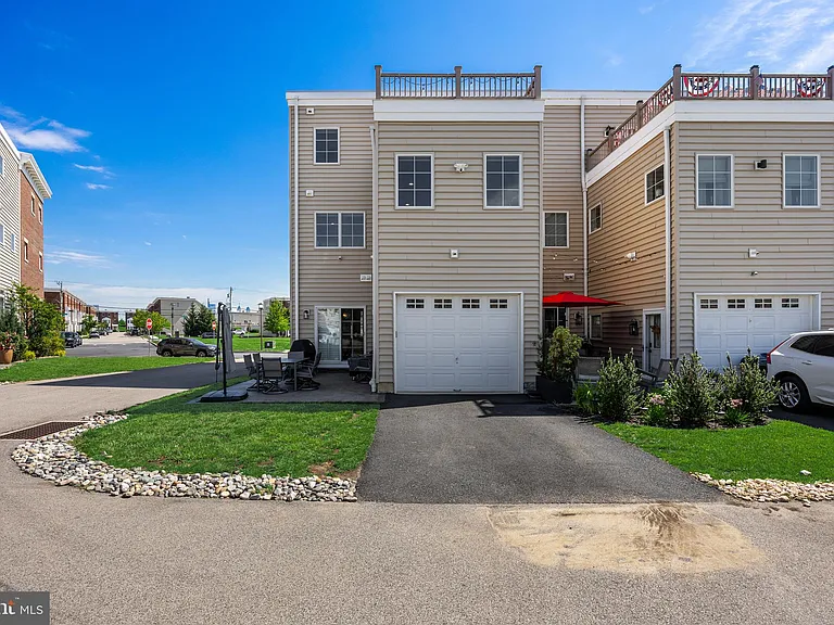 2312 Napoli Way — Photo 37