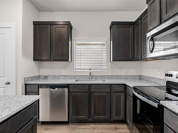 3rd image of 729 Layton Ct