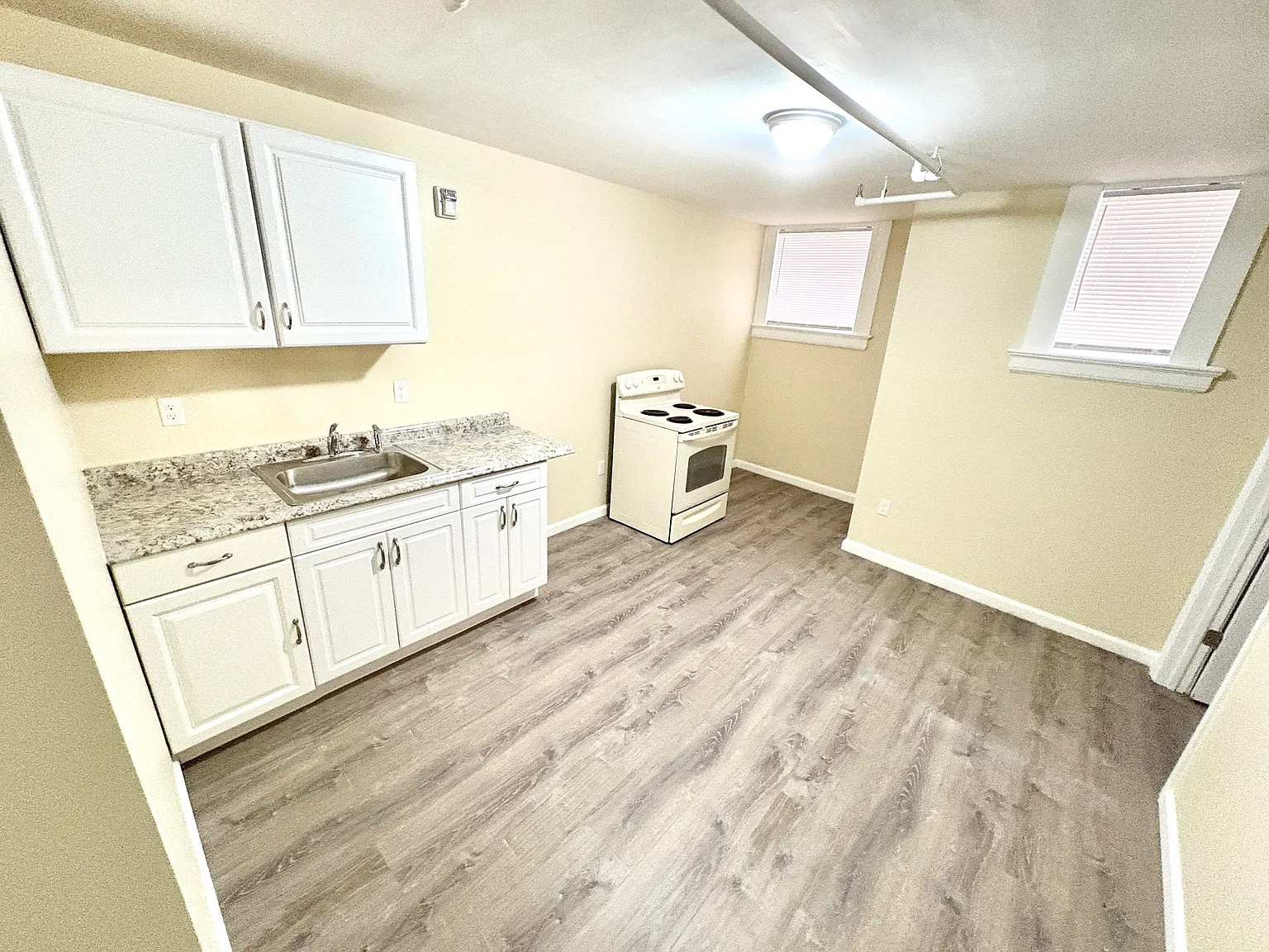 1 bed, $1,000 — Photo 4