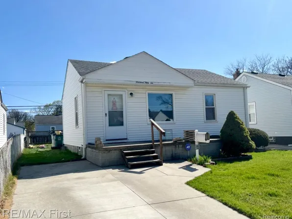1452 E Madge Ave, Hazel Park, MI 48030