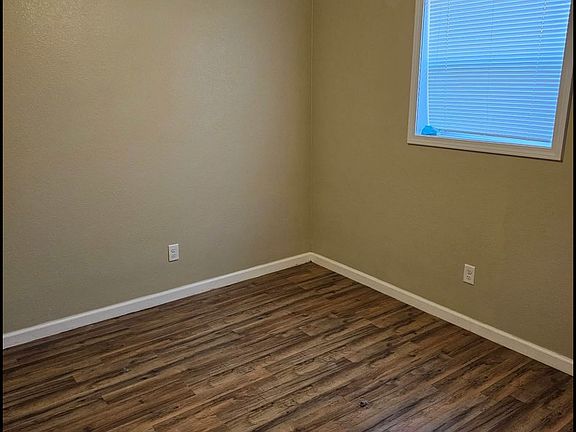 5th image of 222 E Milam Ave #1