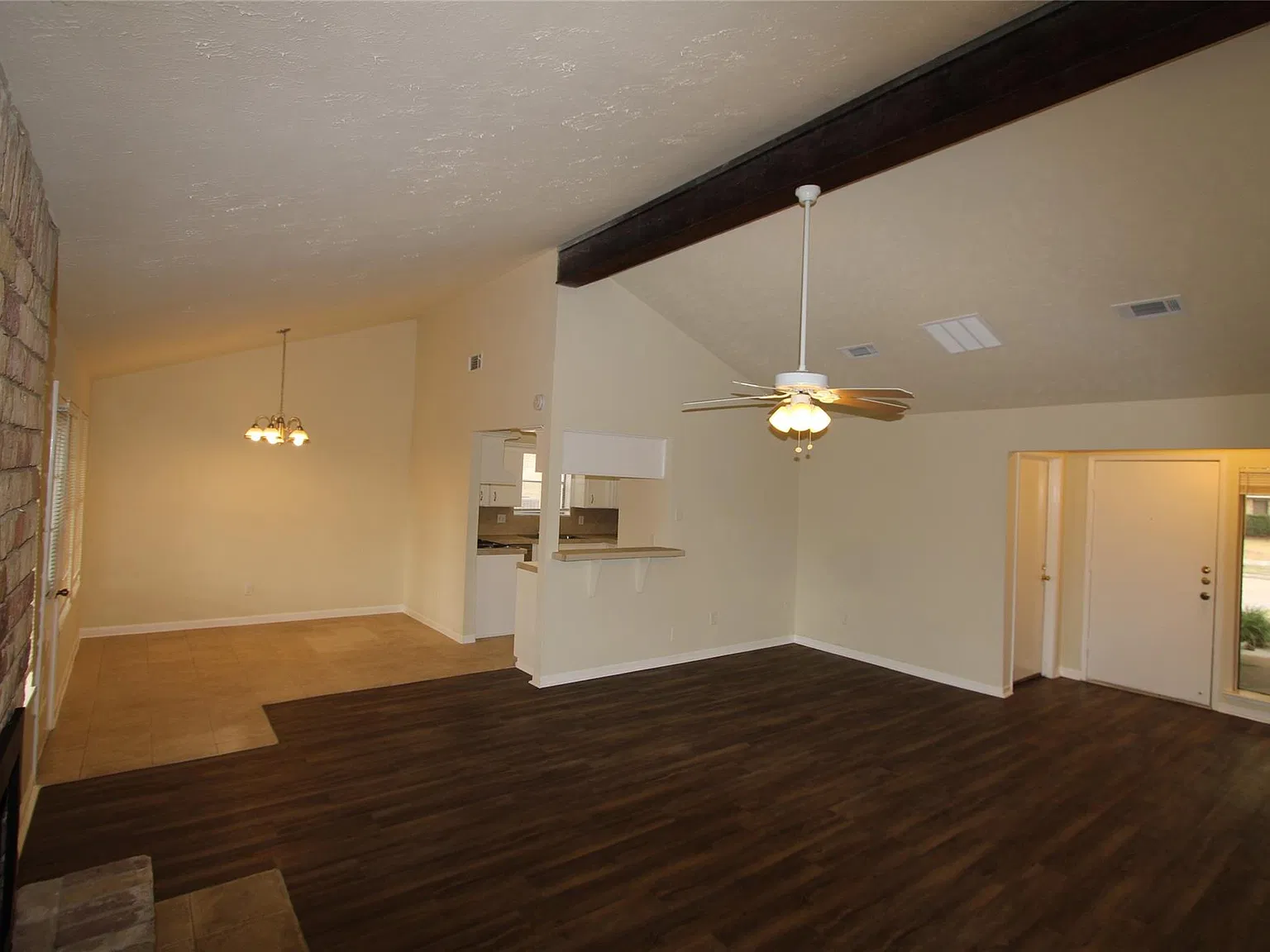 3 bed, 2.0 bath, 1552 sqft, $1,900 — Photo 2
