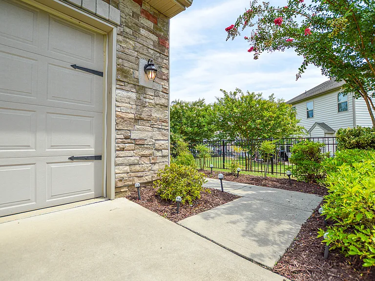 2037 Ice Lake Ct — Photo 4